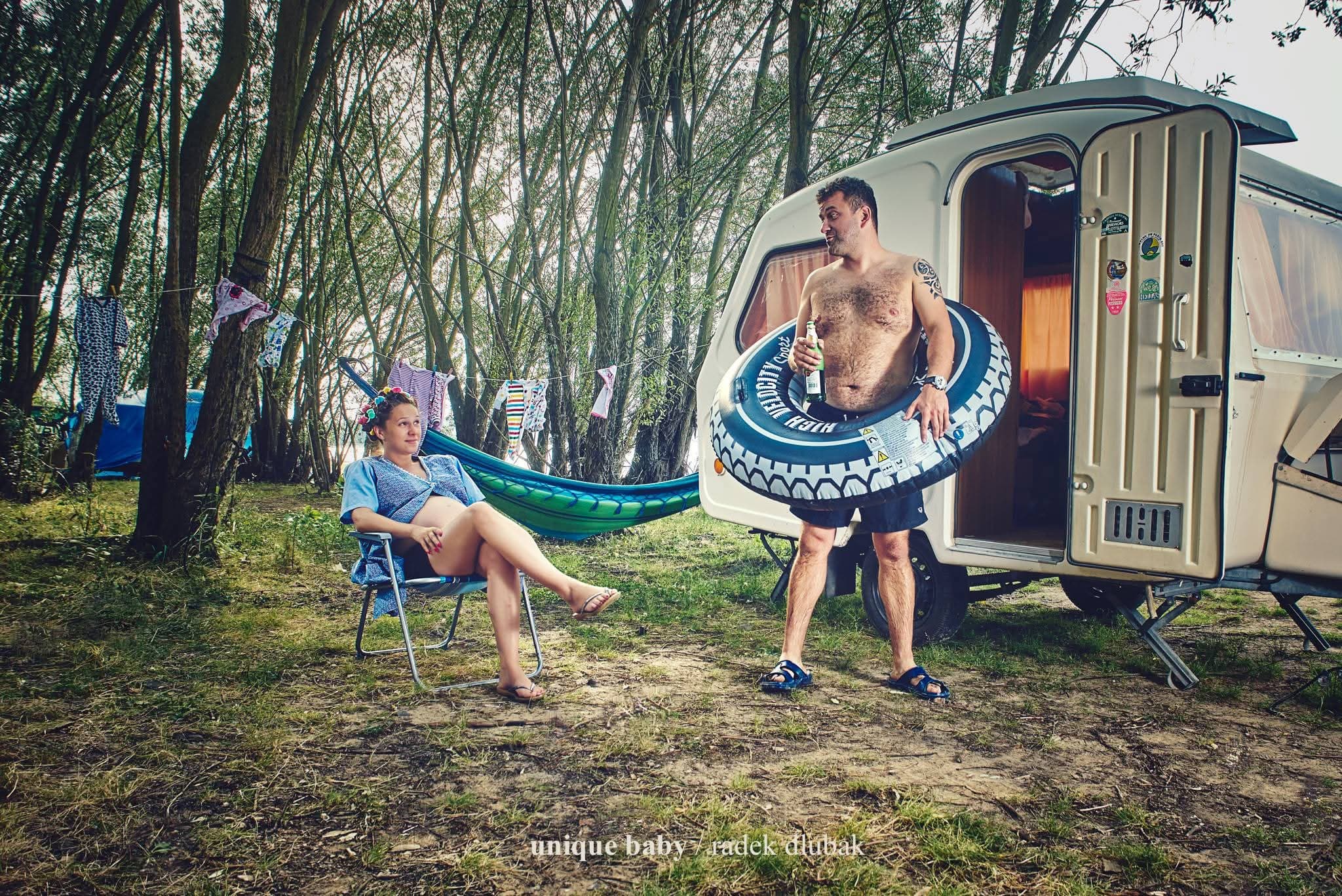 Wakacyjne chwile przy przyczepie